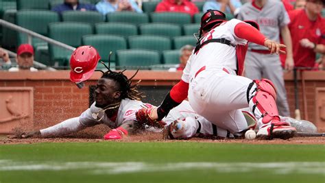 De La Cruz flashes speed, sparks Reds over Cardinals 4-3